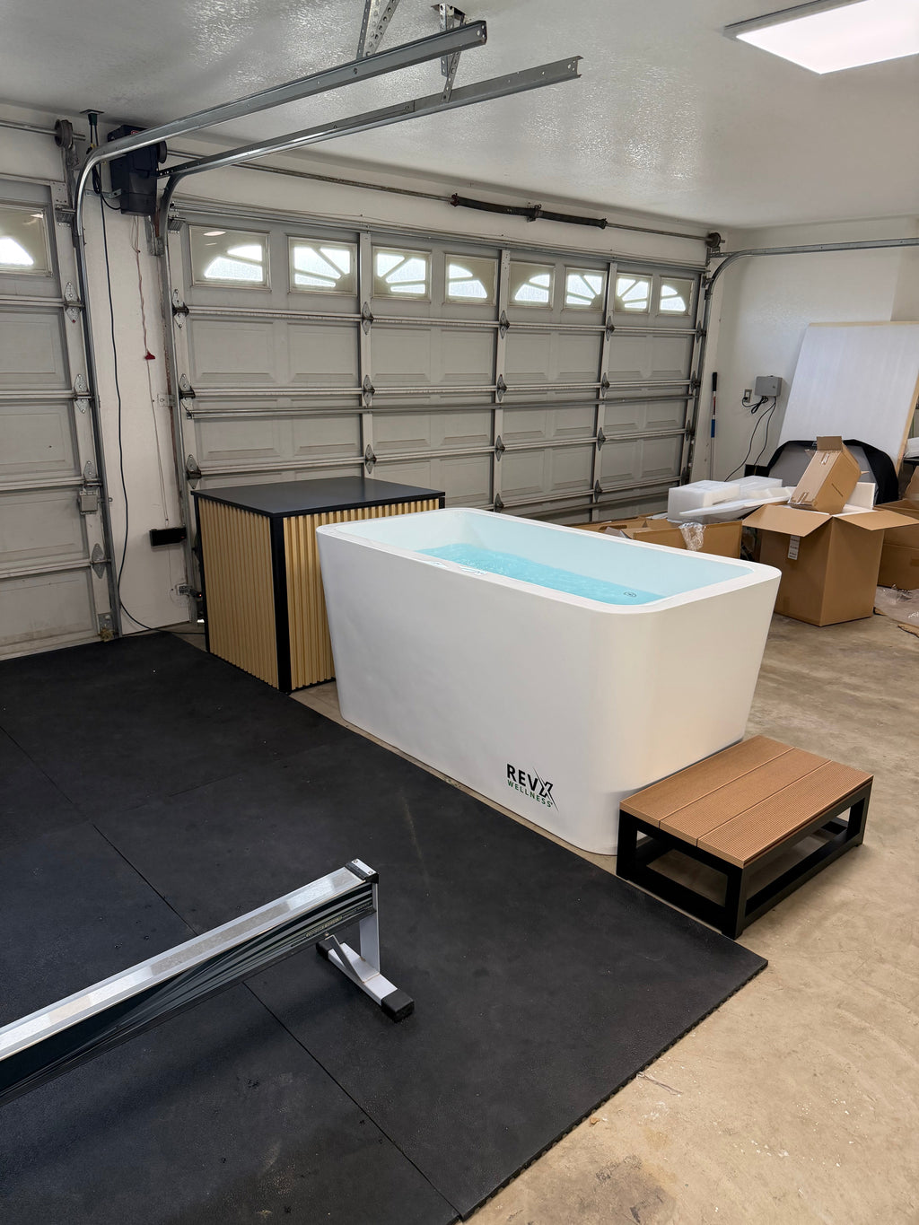 RevX Wellness X Tub + LUX 1.5 HP Chiller Acrylic Cold Plunge Tub