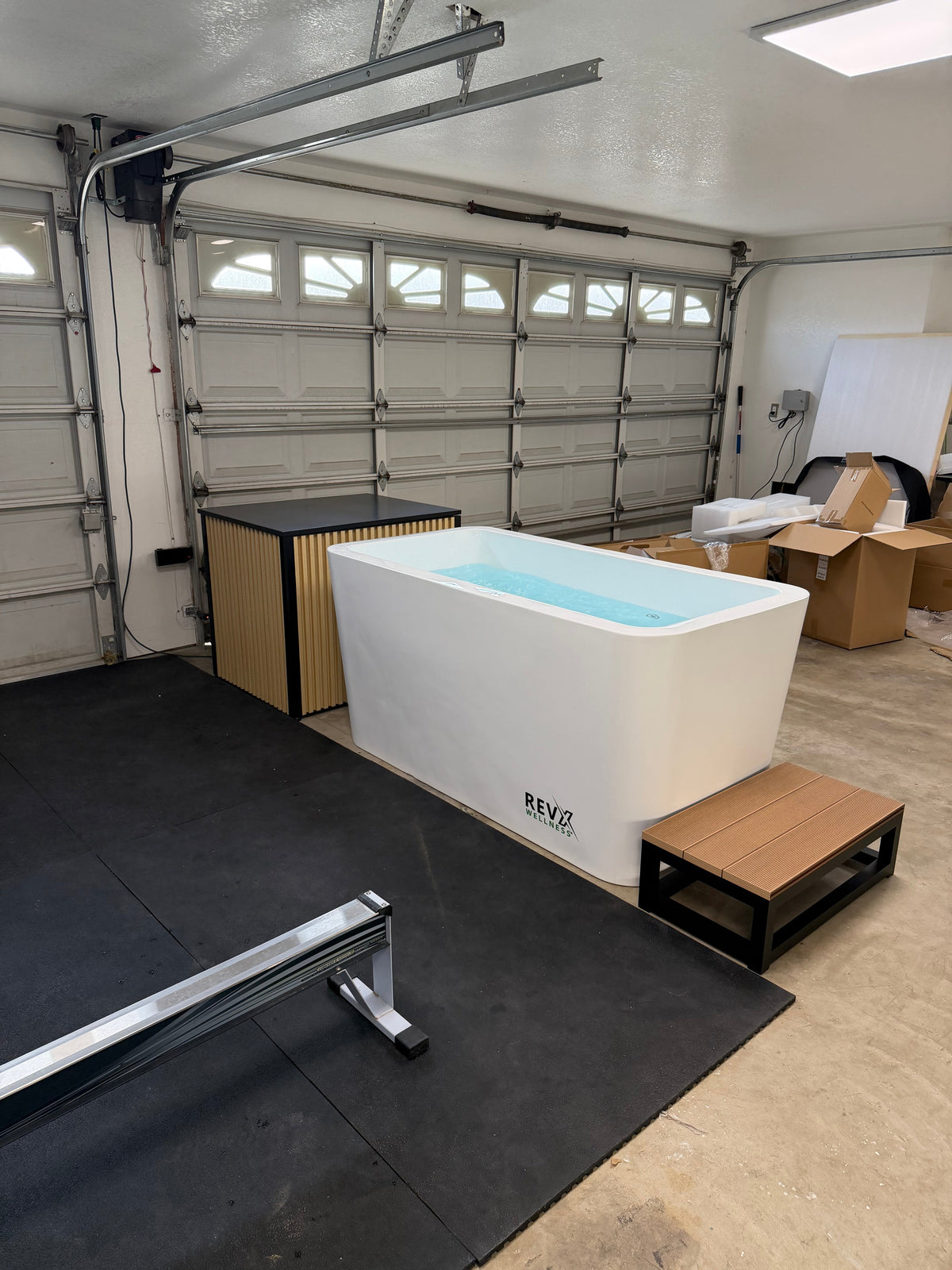 RevX Wellness X Tub + LUX 1.5 HP Chiller Acrylic Cold Plunge Tub