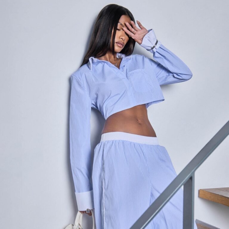 Long Sleeve Contrast Cuff Pocket Detail Cropped Shirt In Blue Pinstripe, Women’s Size US 0